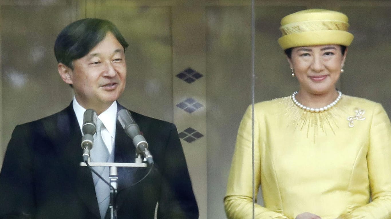 Kaiser Naruhito und Kaiserin Masako: Er hielt eine Rede auf dem Balkon des Palastes.
