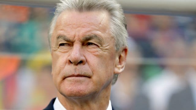 Blickt kritisch nach München: Ex-Coach Ottmar Hitzfeld.