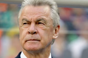 Blickt kritisch nach München: Ex-Coach Ottmar Hitzfeld.