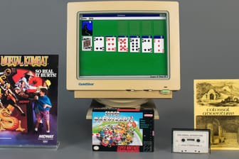 Die Spiele "Mortal Kombat "Super Mario Kart," und "Colossal Cave Adventure."Auf dem Monitor ist "Solitär" zu sehen: Das Spiel wurde in die "Hall of Fame" des Strong Museum of Play aufgenommen.