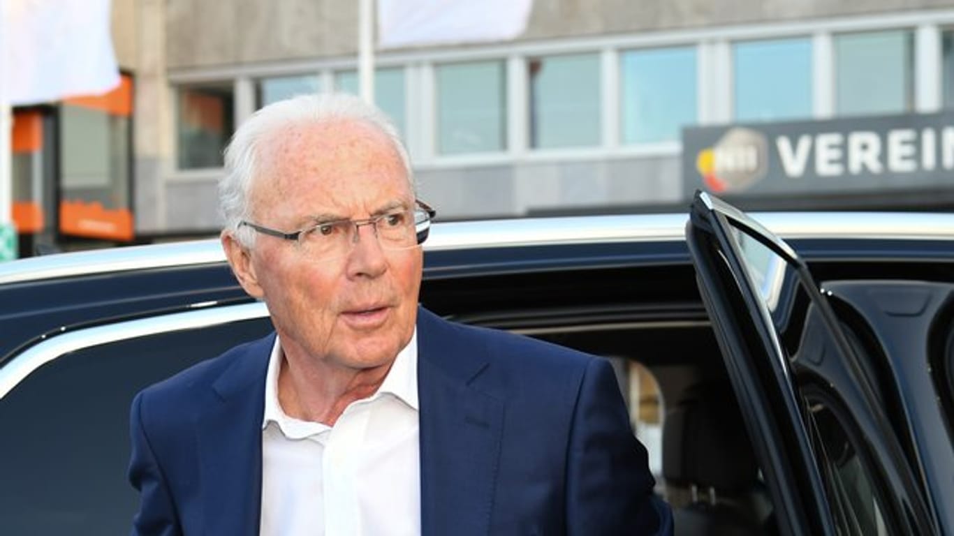 Franz Beckenbauer glaubt an das Double für Bayern-Coach Kovac.