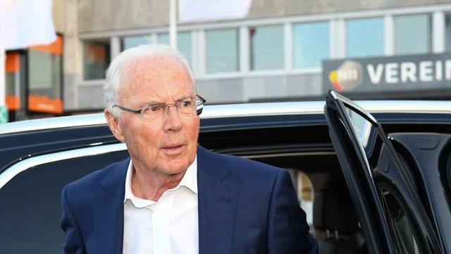Franz Beckenbauer glaubt an das Double für Bayern-Coach Kovac.