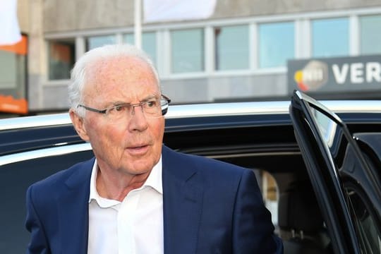 Franz Beckenbauer glaubt an das Double für Bayern-Coach Kovac.