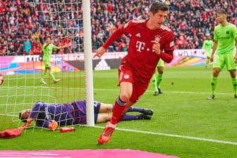 Bayern-Star Lewandowski dreht jubelnd ab.