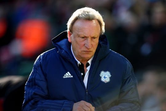 Neil Warnock, Trainer von Cardiff City, muss mit seinem Team den Gang in die Championship antreten.
