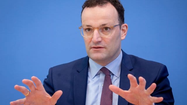 Jens Spahn (CDU), Bundesgesundheitsminister, spricht während einer Pressekonferenz.