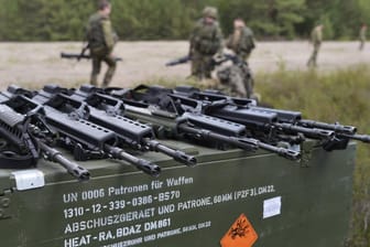 G36-Sturmgewehre von Heckler&Koch bei einer Übung des Bundeswehr: Der Hersteller will zurück zum größeren Kaliber des G3-Sturmgewehres.