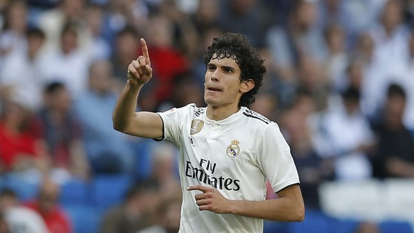 Jesus Vallejo von Real Madrid jubelt über sein Tor - Königliche gewinnen 3:2.