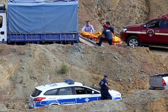 Mordserie auf Zypern: Bei der Suche nach den Opfern eines Serienmörders auf der Mittelmeerinsel Zypern hat die Polizei am Sonntag eine weitere Leiche entdeckt.