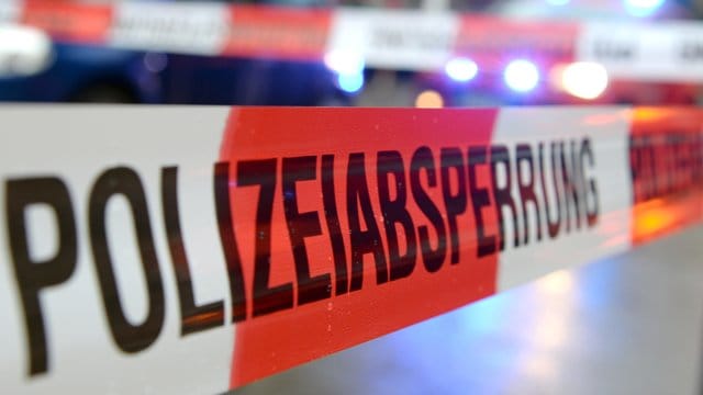 Flatterband mit Aufschrift "Polizeiabsperrung"