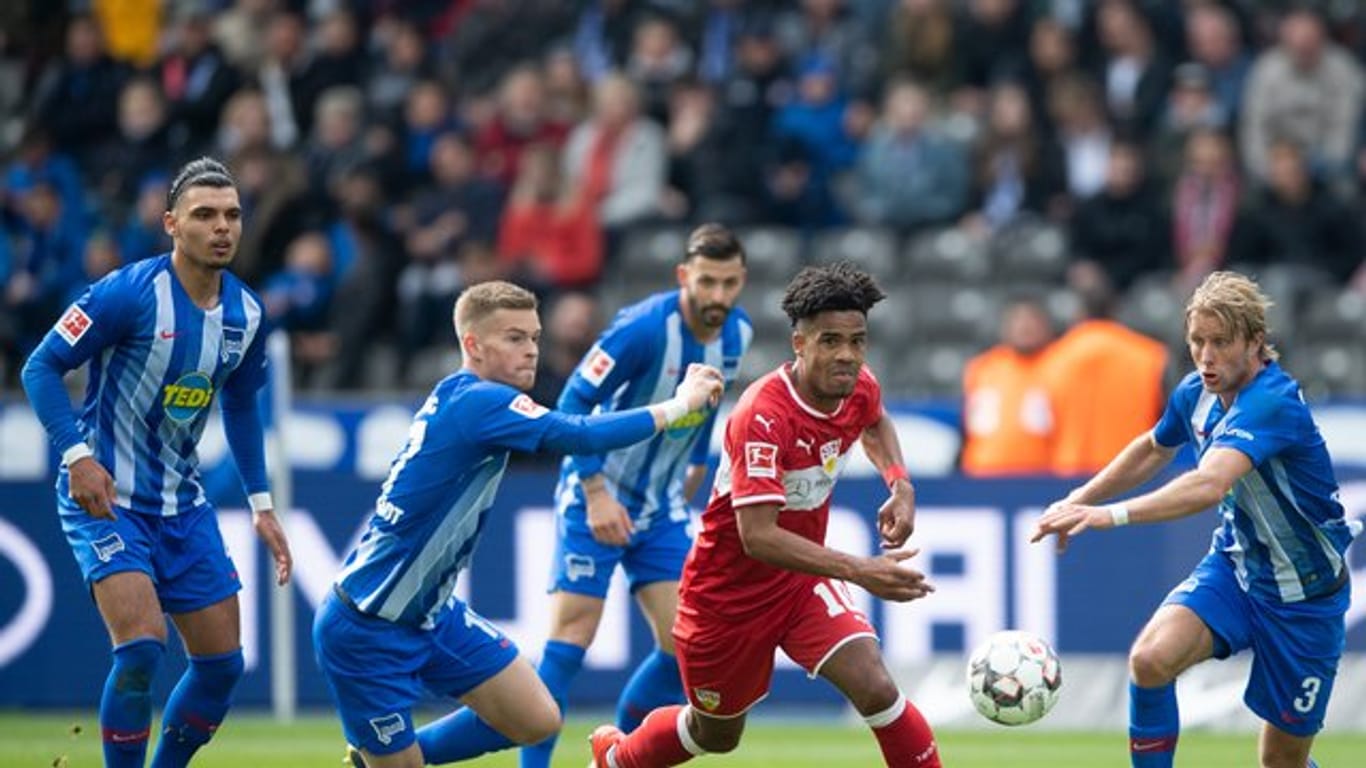 Glück gehabt: Ein Handspiel von Herthas Karim Rekik in der Partie beim VfB Stuttgart wurde übersehen.