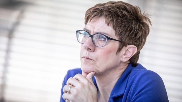 "Beim Klimaschutz müssen wir global und europäisch handeln", verlangte Kramp-Karrenbauer auf Twitter.