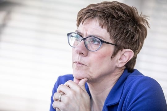 "Beim Klimaschutz müssen wir global und europäisch handeln", verlangte Kramp-Karrenbauer auf Twitter.