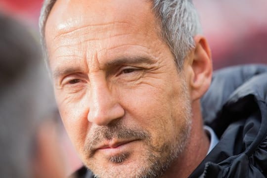 Das 1:6 in Leverkusen war ein "rabenschwarzer Tag" für Frankfurts Trainer Adi Hütter.