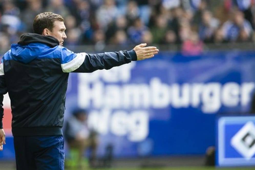 Hamburgs Trainer Hannes Wolf glaubt weiter an den Aufstieg.