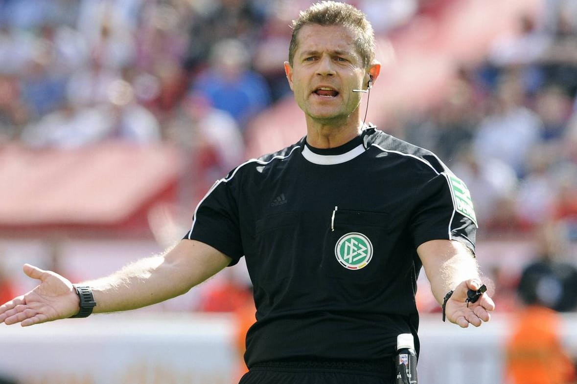 Günter Perl hat sich für seinen Fehler als Videoassistent entschuldigt.