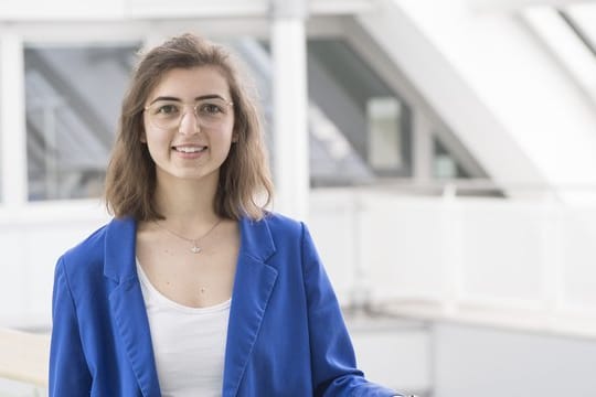 Ilka Schunke macht in Berlin eine Ausbildung zur Veranstaltungskauffrau.