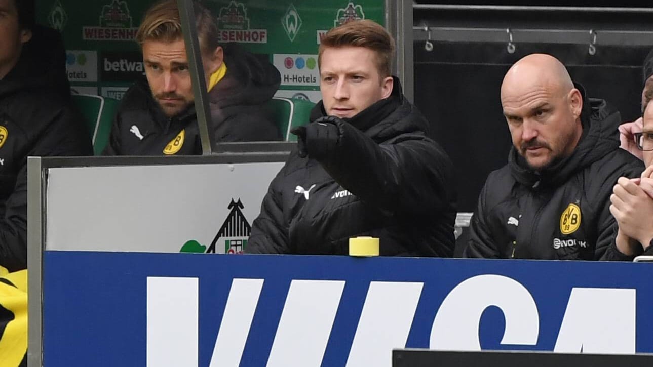 Zu nah am Spielfeldrand: Marco Reus hätte den Innenraum des Weserstadions wegen seiner Rotsperre nicht betreten dürfen.