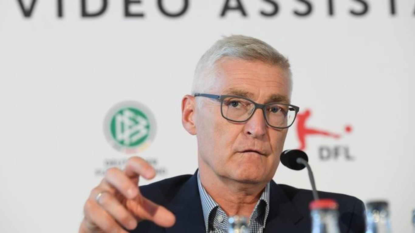 Räumt bei der Arbeit der Bundesliga-Referees Handlungsbedarf ein: DFB-Schiedsrichter-Obmann Lutz Michael Fröhlich.