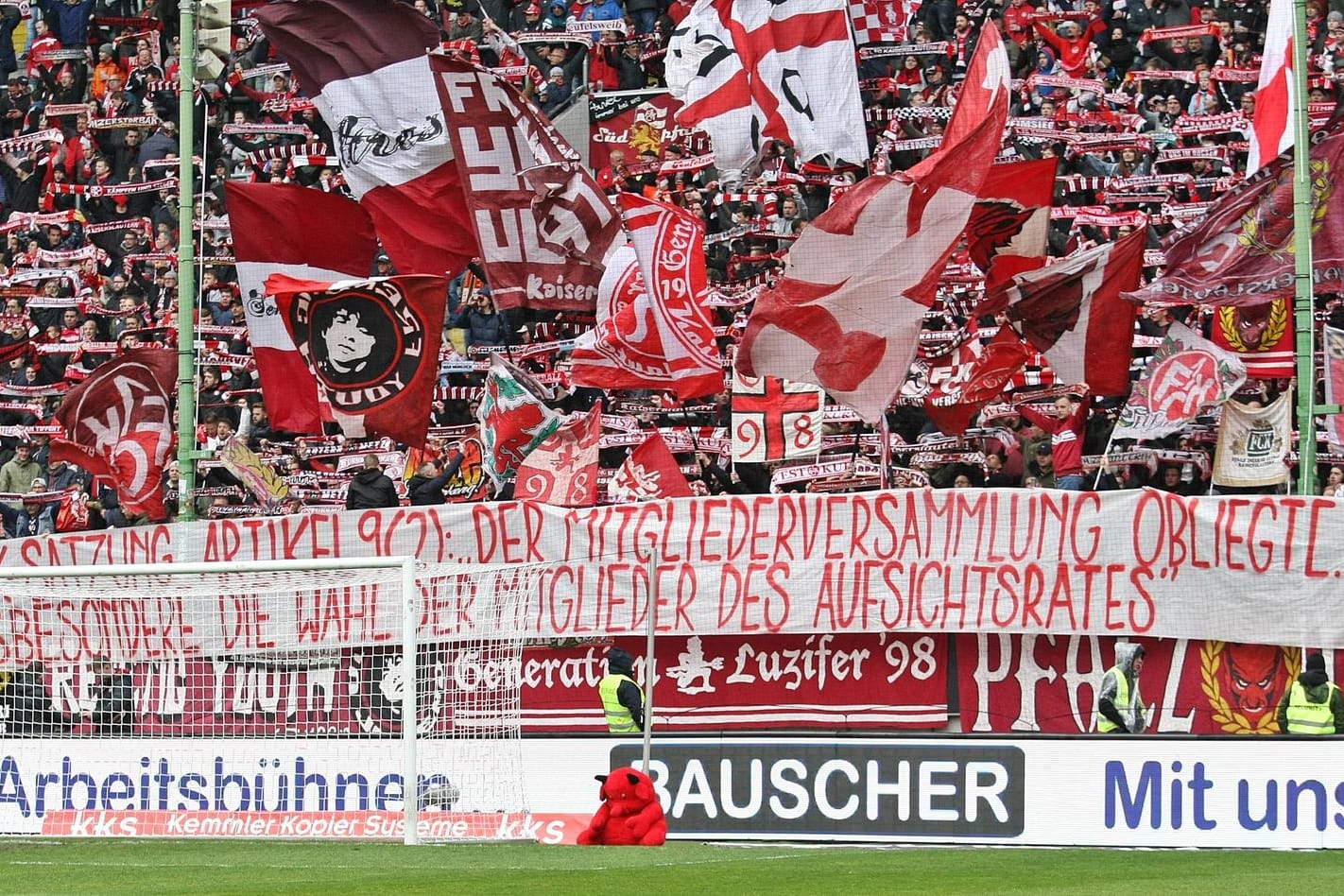 Beim Heimspiel am vergangenen Samstag erinnerten die FCK-Fans an die Satzung des Vereins.