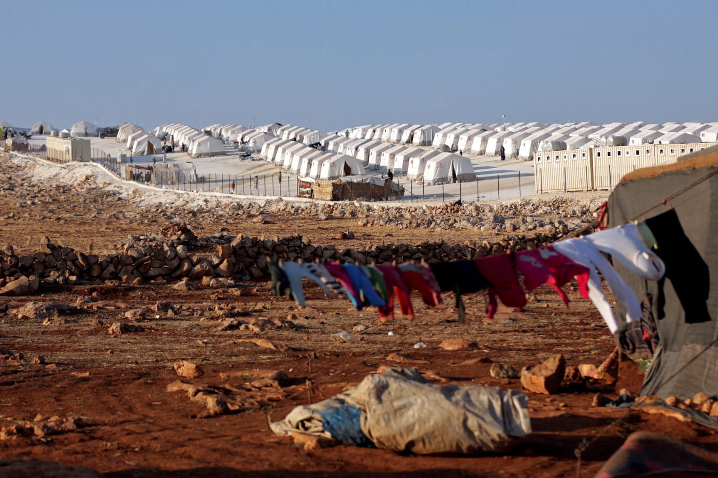 Blick über ein Flüchtlingslager in dem Gebiet um Idlib: Drei Millionen Menschen leben in der syrischen Region, die Hälfte von ihnen sind Flüchtlinge. (Archivbild)