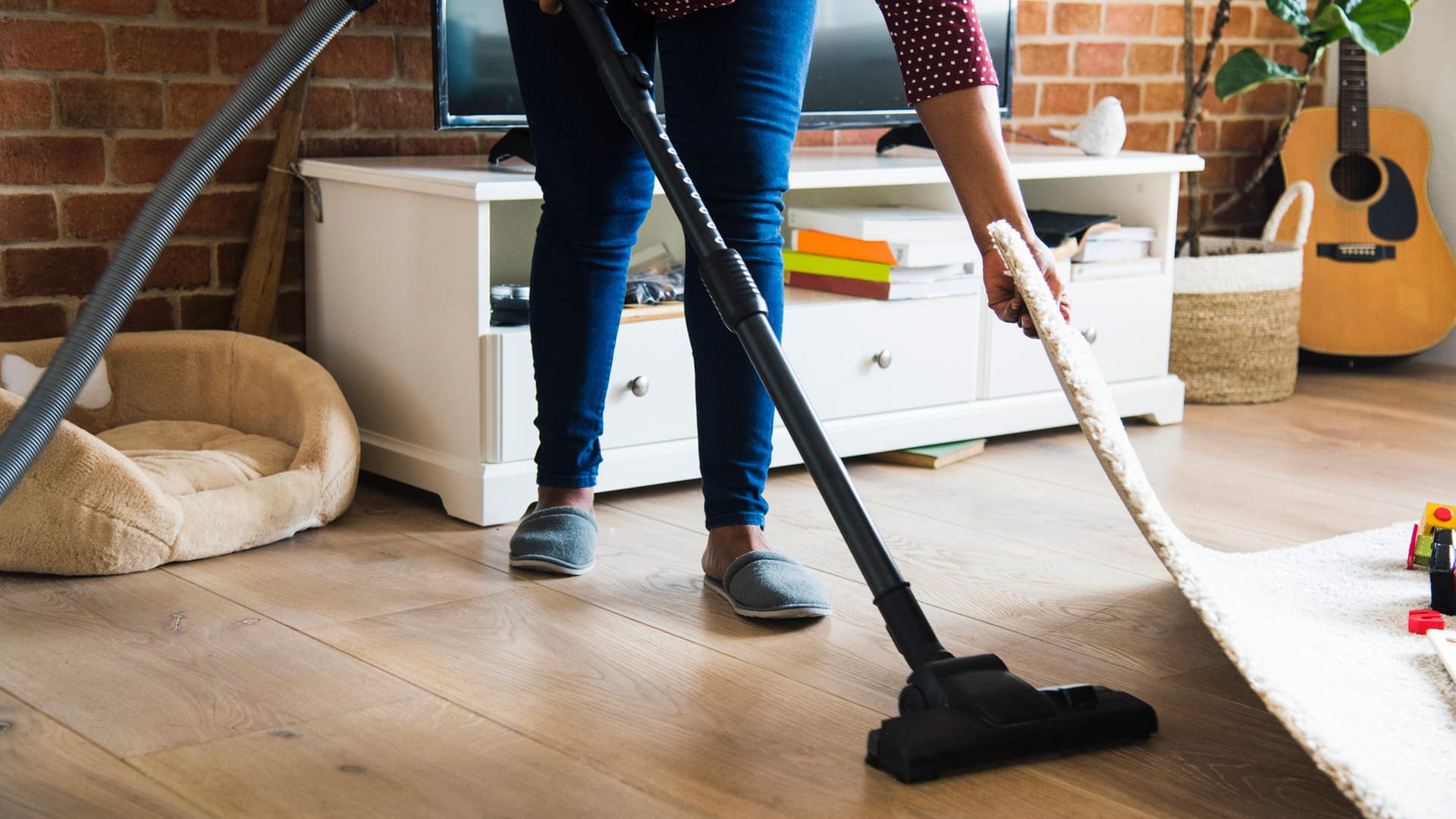 Haushalt und Co.: Frauen verbringen viele Stunden mit unbezahlter Arbeit.