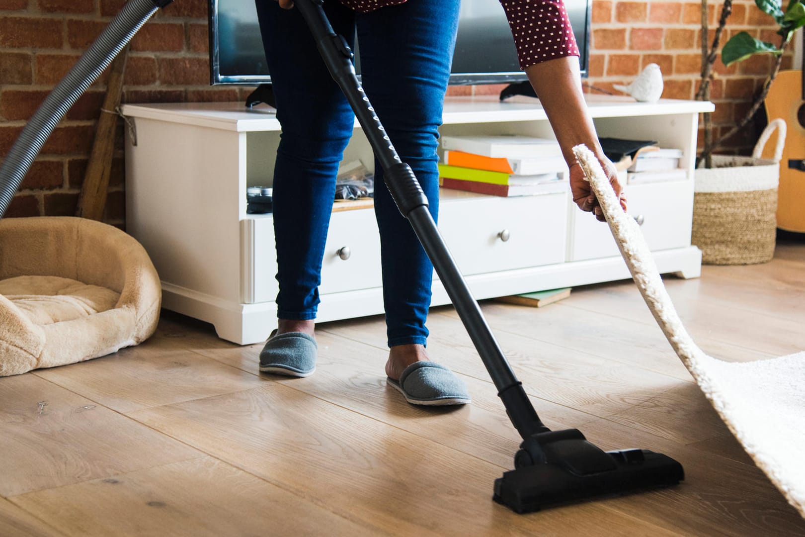 Haushalt und Co.: Frauen verbringen viele Stunden mit unbezahlter Arbeit.