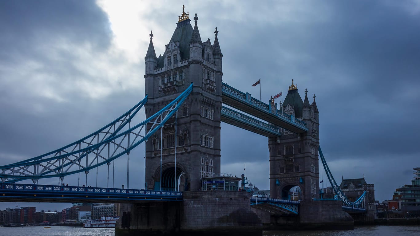 Dunkle Wolken über der Tower Bridge in London: Kommt es zum Horrorszenario, der Europawahl mit den Briten?
