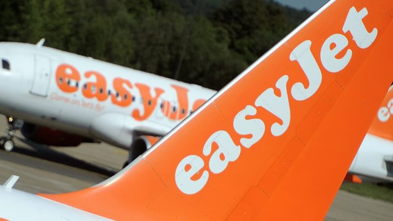 Flugzeuge der Fluggesellschaft Easyjet: Bei der Abfertigung an Flughäfen könnte es im Sommer 2019 zu Problemen kommen.