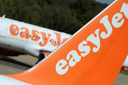 Flugzeuge der Fluggesellschaft Easyjet: Bei der Abfertigung an Flughäfen könnte es im Sommer 2019 zu Problemen kommen.