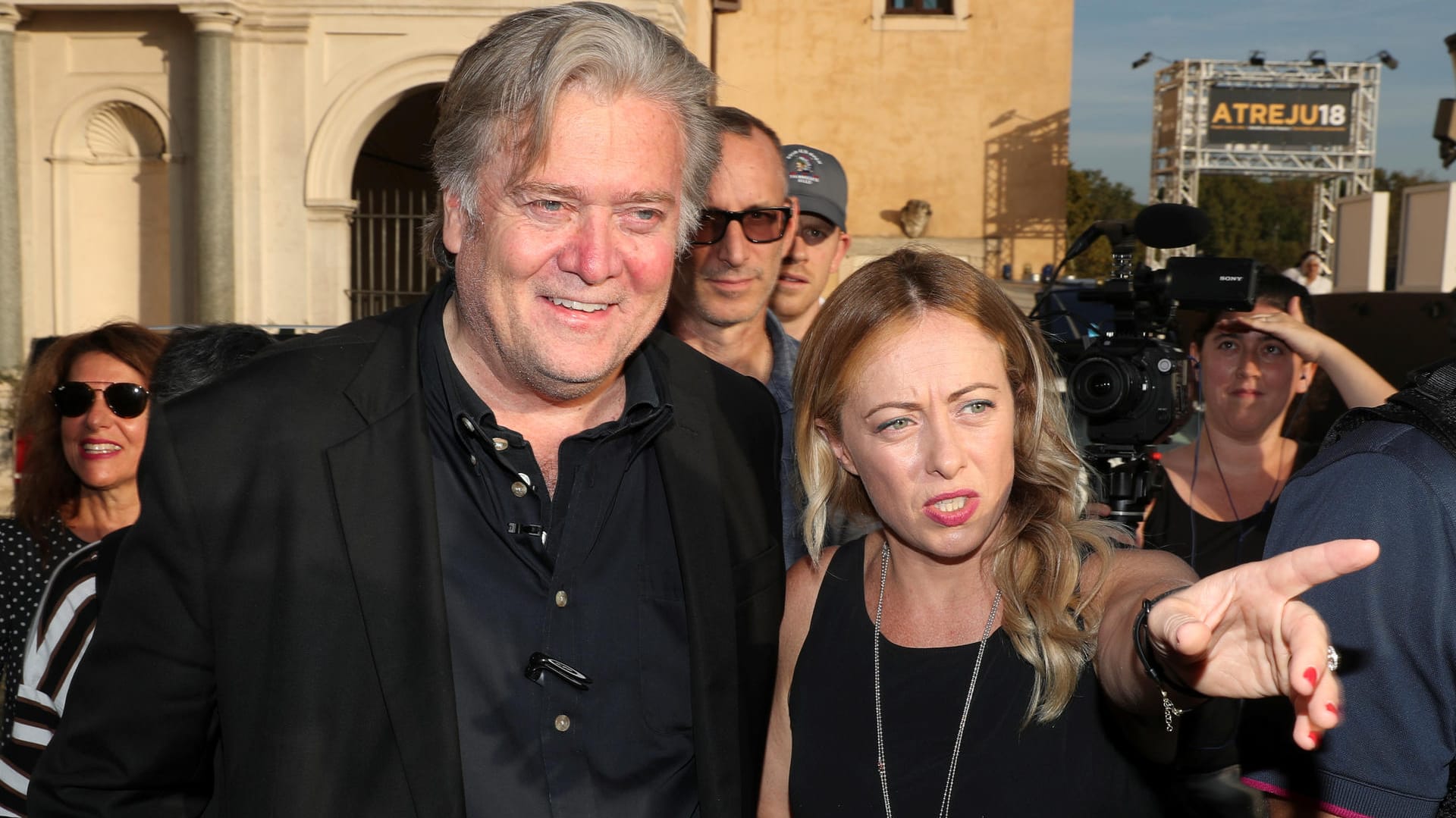 Ein Freund Italiens: Steve Bannon mit der Chefin der nationalkonservativen Partei "Fratelli d'Italia", Giorgia Meloni, im September 2018 in Rom.