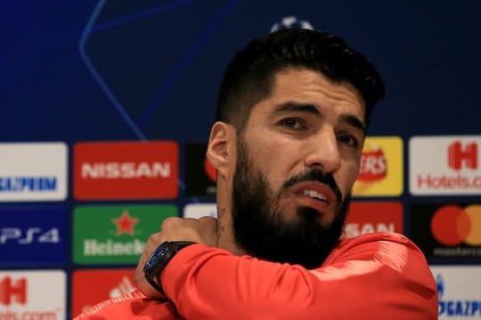 Barcelonas Luis Suárez bei der Pressekonferenz in Liverpool.