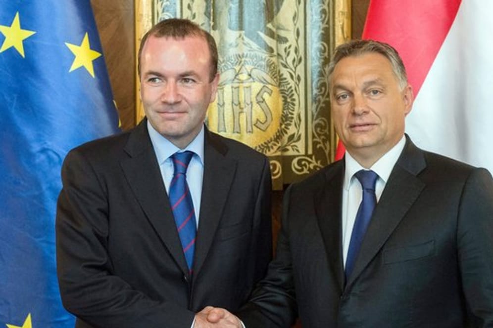 Ungarns Regierungschef Viktor Orban (R) im Herbst 2015 bei einem Treffen mit Manfred Weber.