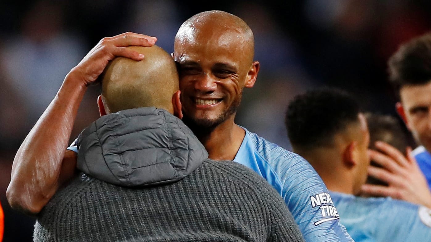 Ein strahlender Vincent Kompany mit Trainer Pep Guardiola: Sein Traumtor ebnete den Weg zum Sieg für ManCity. Ein strahlender Vincent Kompany mit Trainer Pep Guardiola: Sein Traumtor ebnete den Weg zum Sieg für ManCity.