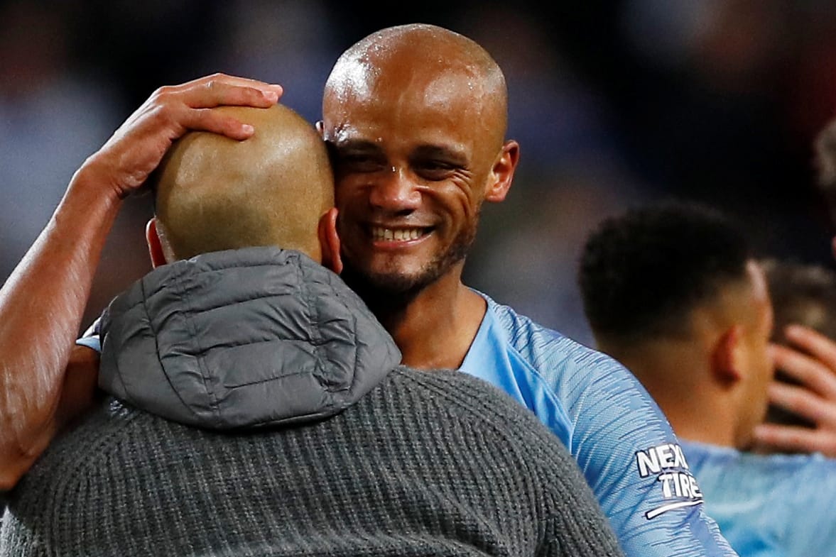 Ein strahlender Vincent Kompany mit Trainer Pep Guardiola: Sein Traumtor ebnete den Weg zum Sieg für ManCity.