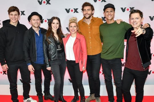 Die Musiker Wincent Weiss (l-r), Johannes Oerding, Jennifer Haben, Jeanette Biedermann, Alvaro Soler, Milow und Michael Patrick Kelly.