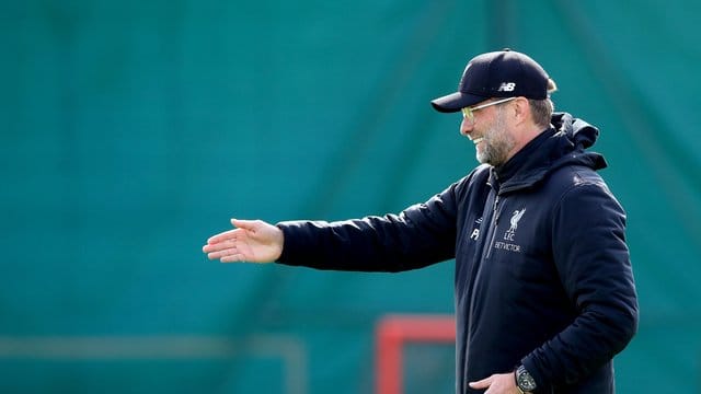 Liverpools Trainer Jürgen Klopp hofft gegen Barcelona auf ein kleines Fußball-Wunder. Liverpools Trainer Jürgen Klopp hofft gegen Barcelona auf ein kleines Fußball-Wunder.