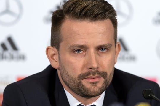 IFAB-Geschäftsführer Lukas Brud erklärt die geplanten Änderungen bei der Handspielregel.