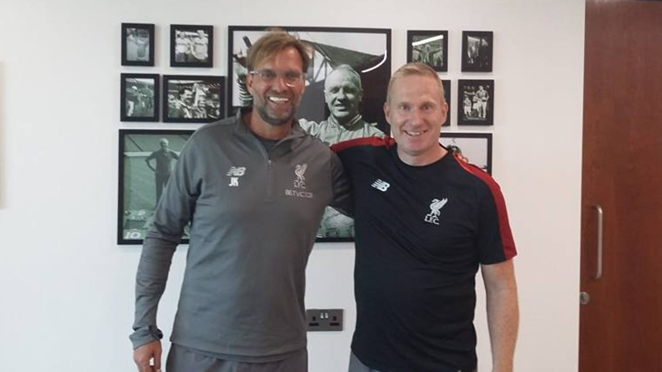 Arbeiten seit Juli 2018 zusammen: Einwurftrainer Thomas Grönnemark (r.) und Liverpool-Chefcoach Jürgen Klopp.