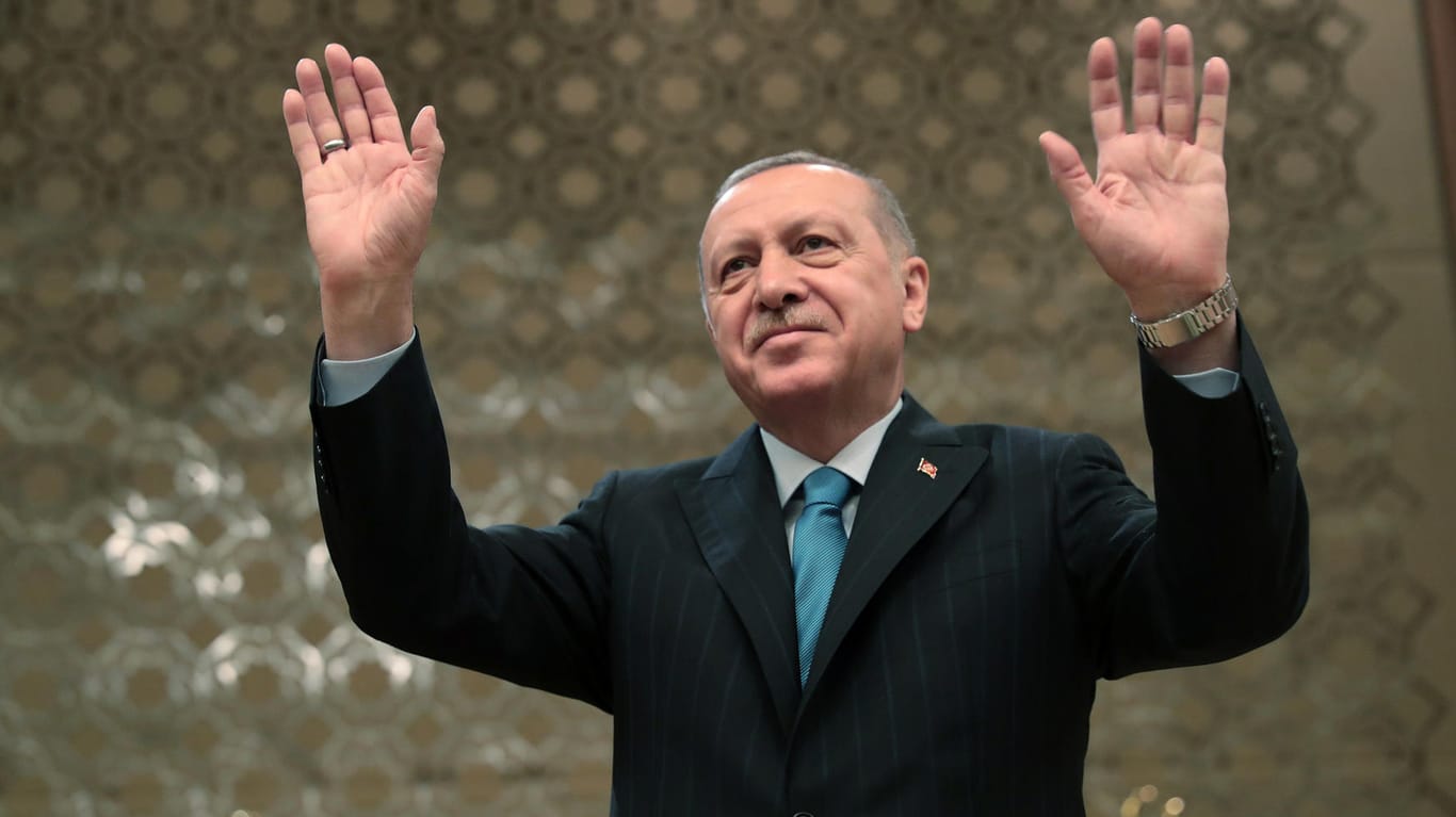 Der türkische Präsident Recep Tayyip Erdogan begrüßt die Neuwahl in Istanbul.