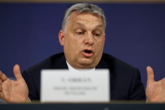 Viktor Orban streitet kurz vor der Europawahl mit Vertretern der EVP.