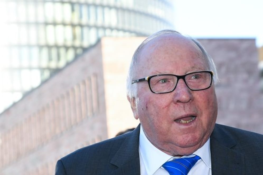 HSV-Legende Uwe Seeler ist vom Zustand des Hamburger Traditionsvereins geschockt.