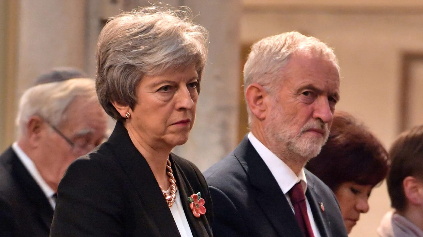 Theresa May und Jeremy Corbyn: Setzt sich der Labour-Chef mit der Forderung nach einem zweiten Brexit-Referendum durch?