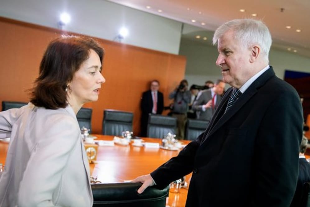 Bundesjustizministerin Katarina Barley und Bundesinnenminister Horst Seehofer am Rande einer Kabinettssitzung im Kanzleramt.
