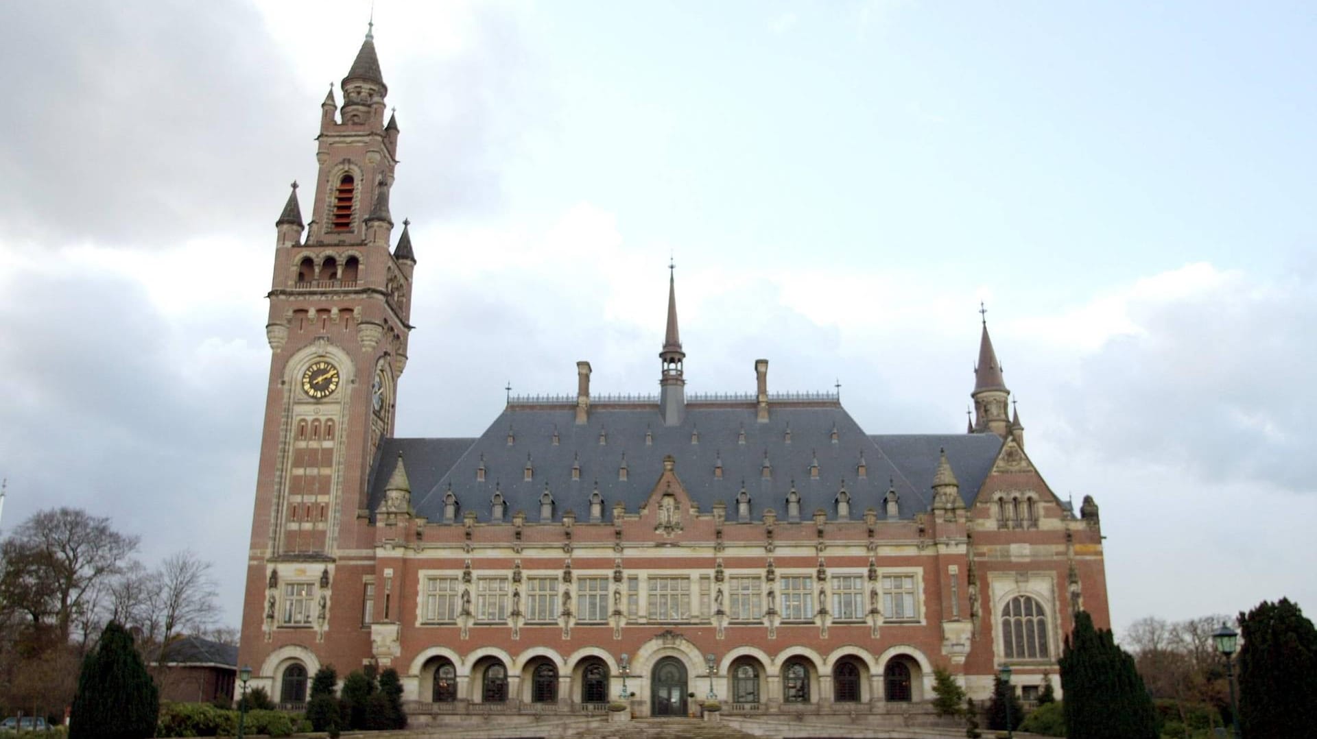 UN-Gericht in Den Haag: Zwischen Katar und den Vereinigten Arabischen Emiraten gibt es noch keine Einigung. UN-Gericht in Den Haag: Zwischen Katar und den Vereinigten Arabischen Emiraten gibt es noch keine Einigung.