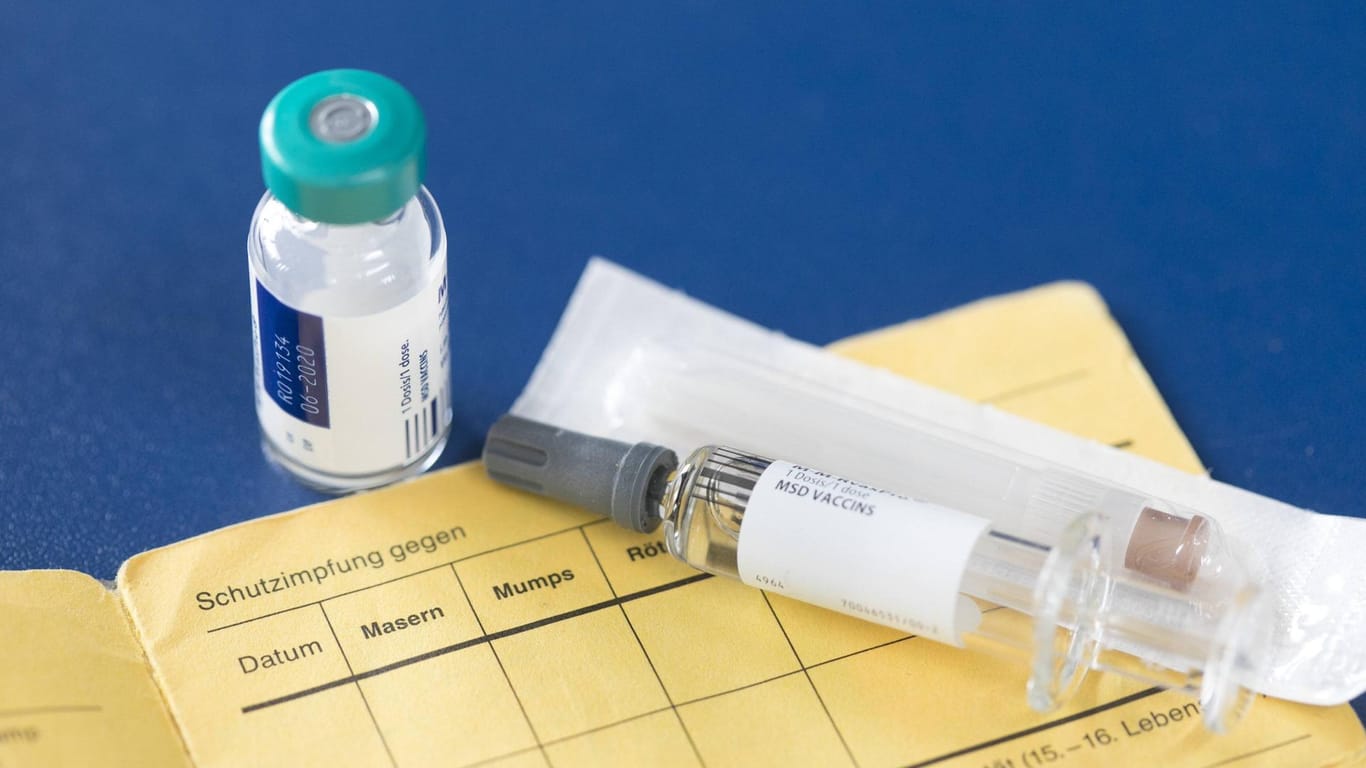Impfstoff zur Impfung gegen Masern: In Niedersachsen ist eine Person offenbar an der Krankheit gestorben.