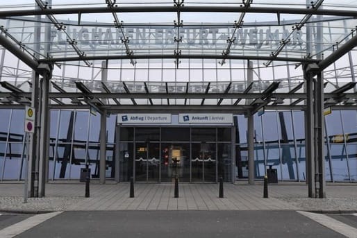 Der Haupteingang zum Flughafen Erfurt-Weimar (Archivbild): Vermeintlicher Flüssigsprengstoff hat sich als selbst gemachte Babynahrung entpuppt.