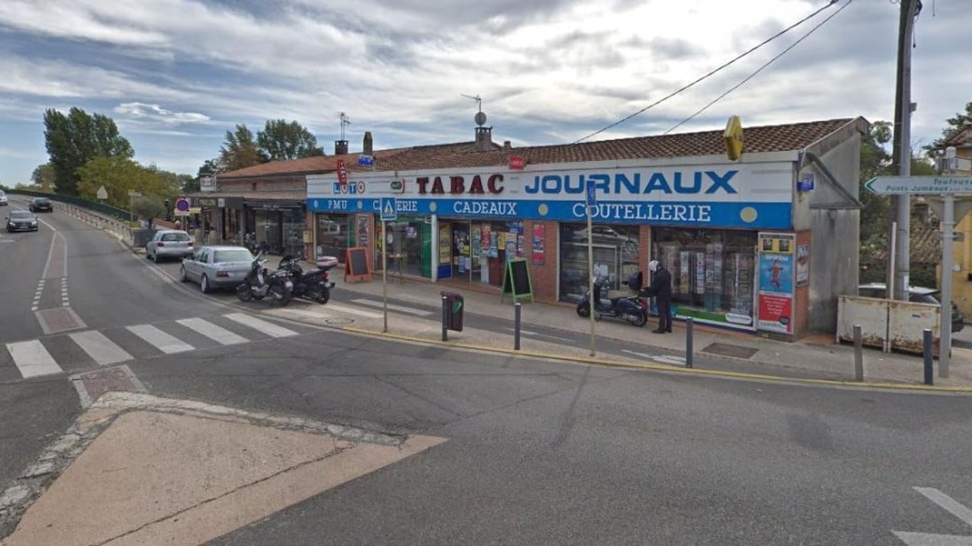 Ein Tabakgeschäft in Blagnac am Rande von Toulouse: Hier soll ein Mann mehrere Geiseln genommen haben.