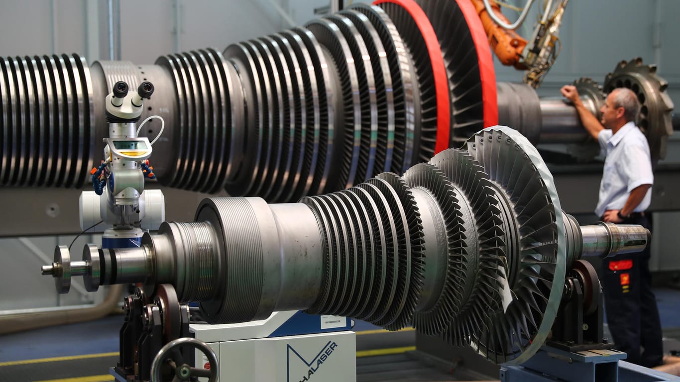 Eine offengelegte Dampfturbine in einem Siemens-Werk in Nürnberg: Der Konzern will sich von seiner Kraftwerksparte – einst ein Kern des Unternehmens – trennen.