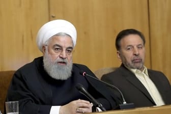 Zum Jahrestag des US-Ausstiegs aus dem internationalen Atomabkommen mit dem Iran hat der iranische Präsident Ruhani den Teilausstieg seines Landes aus dem Deal bekanntgegeben.